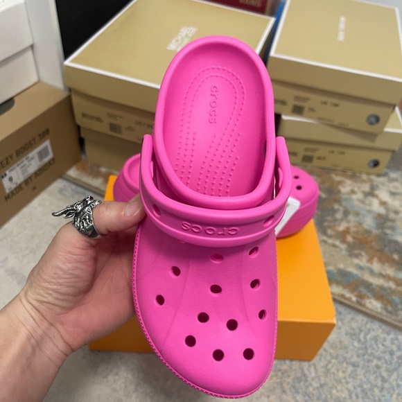NWT Women’s Size 6 (Euro Sz 36-37) Crocs Bella Clogs Thick Soles Electric Pink - Picture 11 of 15